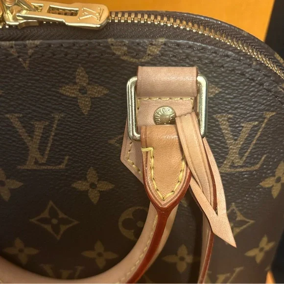 Louis Vuitton Alma BB *Beautiful Condition* w/lock, key & dustbag -like new! - Picture 13 of 16